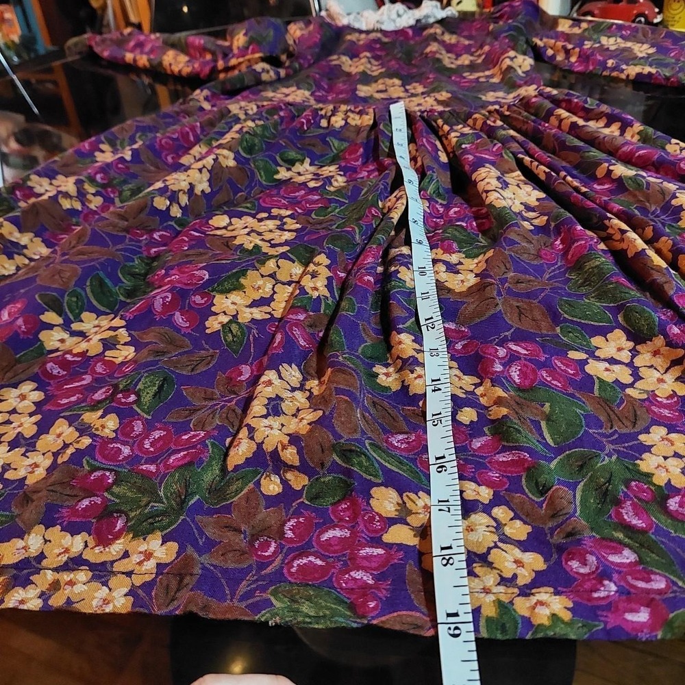 Vintage floral long sleeve dress with lace collar and bow detail. - Picture 8 of 8